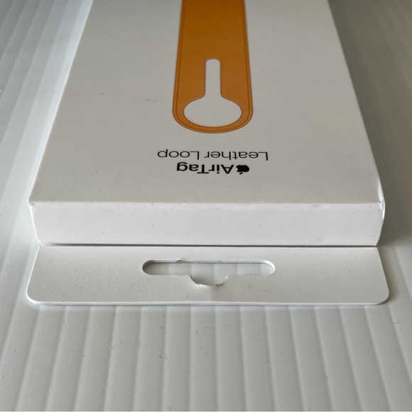 Apple Air Tag Loop in “California Poppy”” Brand new, sealed *AirTag not included - Picture 2 of 4